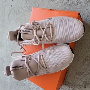 Nike Legend Essential